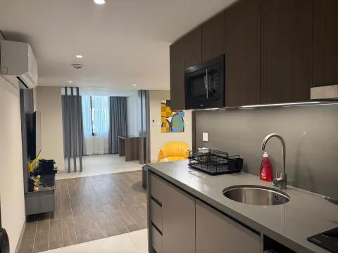 Studio 105 de The Stay : la kitchenette équipée avec évier
