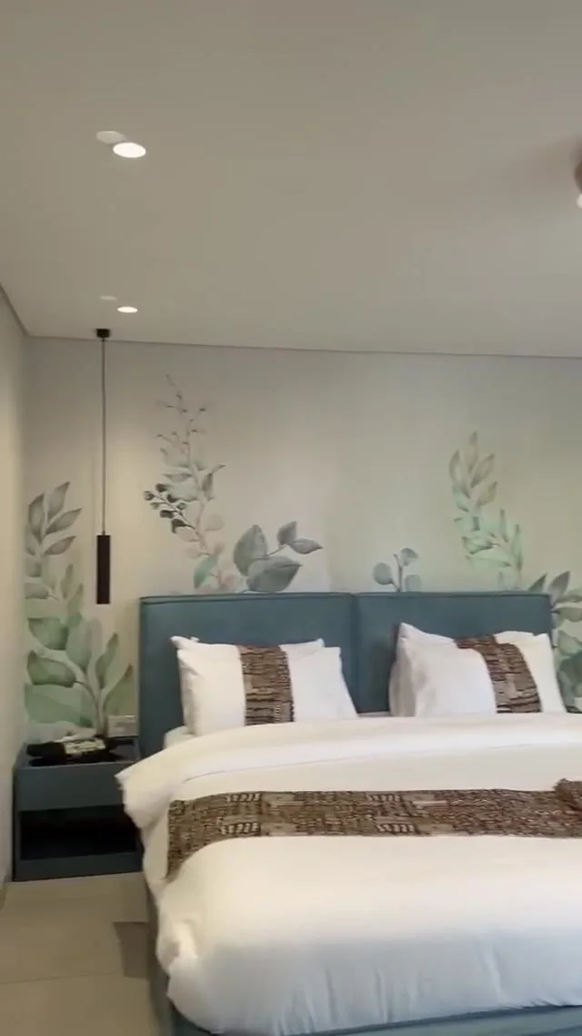 Studio 107 de The Stay : la chambre avec lit double, image extraite de la visite vidéo