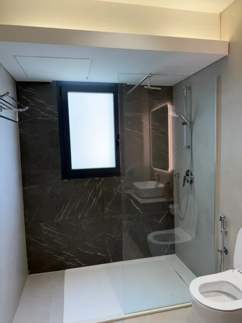 Studio 304 de The Stay : la douche et les sanitaires
