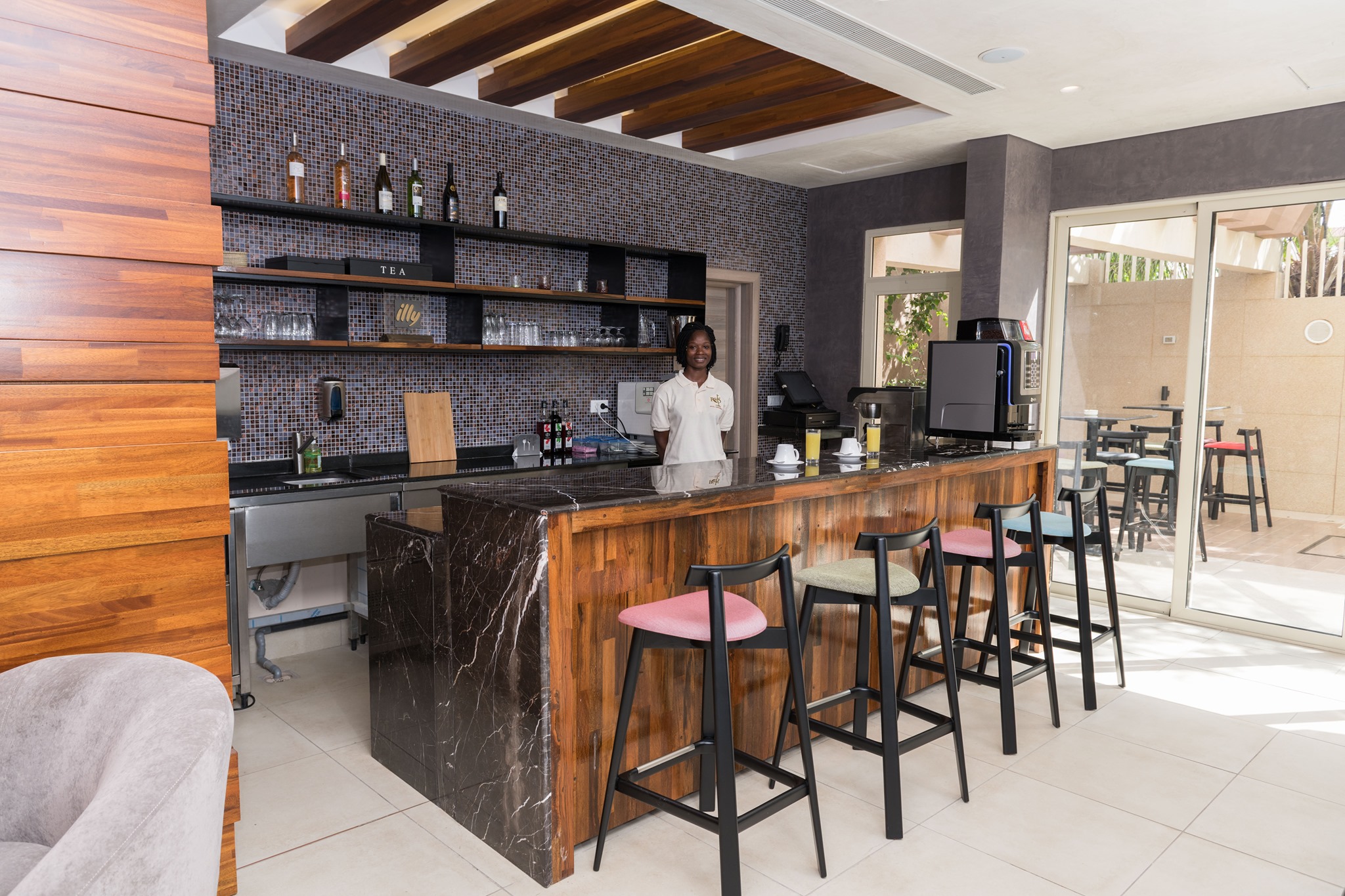 Espace intérieur d’un hébergement Roots Hotel Côte d’Ivoire