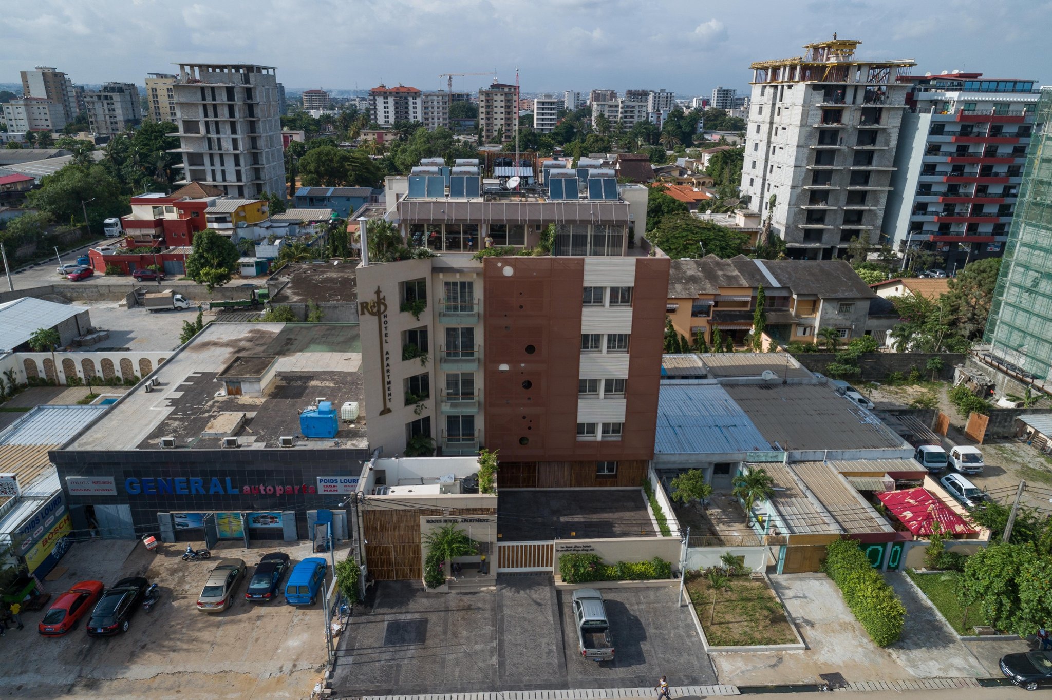 Vue aérienne de Roots Hotel Côte d’Ivoire dans Abidjan